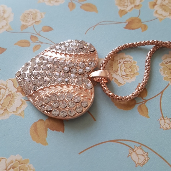 Betsey Johnson Style Necklace Heart Crystal Pendant Chain - Picture 9 of 10